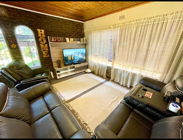 4 BEDROOM HOUSE FOR SALE IN DAN PIENAARVILLE